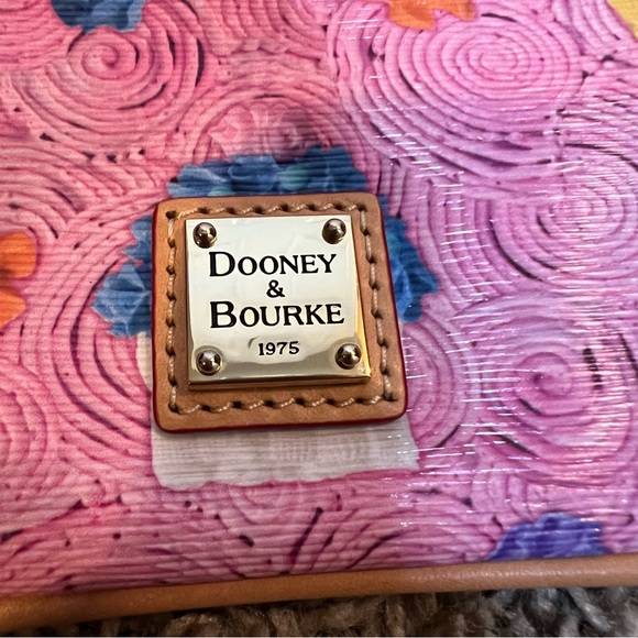 NWOT Dooney & Bourke Wristlet in Cupcakes - Picture 3 of 4